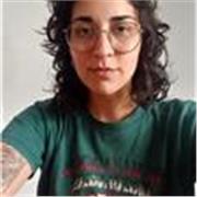 Profesora de historia da clases a alumnos de todas las edades y niveles