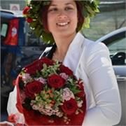 Laureata in Lettere (cv storico-artistico) impartisce lezioni di italiano, latino, storia, geografia, storia dell’arte