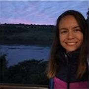 Muy práctica. Sociable, con mucha paciencia. Yo ya estuve en tu lugar