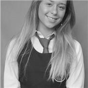 Estudiante de ingeniería comercial, ofrezco clases de inglés y ayuda con las clases del colegio a niños de básica. 
Estudio en la Universidad de Los Andes y me fui de intercambio a Canadá.