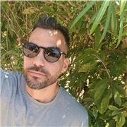 Hallo Mi nombre es Joan Manuel, soy licenciado en humanidades y graduado en la facultad de Comunicación en la Habana.