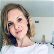Hola! Mi nombre es Christa Hofstee, soy holandesa y profesora bá go una guardería donde realizo clases interactivos para niños (todo en inglés), y también es posible hacer las clases en forma online. Por favor mándame un mensaje para obtener toda la infor