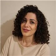 Soy abogada iraní con experiencia docente, tengo una licenciatura en Derecho y dos doctor of business administration (DBA).
