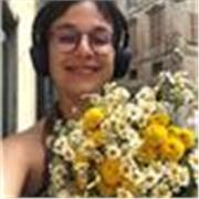 Laureata in mediazione linguistica e in lingue per la cooperazione internazionale offre lezioni di inglese online