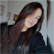 Maestra de educación infantil y primaria ayuda a sus alumnos/as para avanzar en el ámbito educativo 