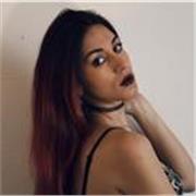 Cantante professionista con 15 anni di esperienza, diplomata VES, propone lezioni di canto moderno per tutti i livelli a Ferrara