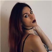 Cantante professionista con 15 anni di esperienza, diplomata VES, propone lezioni di canto moderno per tutti i livelli a Ferrara