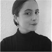 Psicóloga y actriz, preferentemente a adultos y universitarios que quieran aprender tarot.