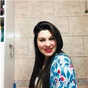 Profesora de ingles que con propuestas de cursos para todas las edades