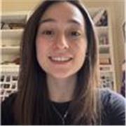 Diplomata al liceo di scienze umane e frequentante del primo anno di psicologia
