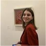 studentessa disponibile per aiuto compiti