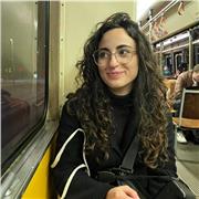 Insegnante di inglese laureata in lingue con 5 anni di esperienza, offre lezioni personalizzate per tutti i livelli