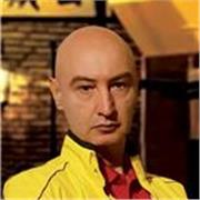 Maestro di altissimo livello con più di 40 anni di esperienza, propone lezioni di Wing Chun a Bergamo