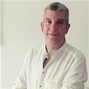 Tengo 20 años de experiencia en ensenar inglés especializado en exámenes de Cambridge, negocios, grammatica y conversación. Me encanta impartir mi conocimientos y ver los buenos resultados de mis alumnos. Tengo un 98% de mis alumnos aprobados en exámenes