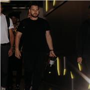 Football coach offering personalized sessions to improve your technical performance