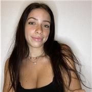 Estudiante de universidad, pero con agilidad para el castellano