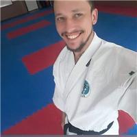 Professor de defesa pessoal, 2°Dan de karate 12 anos de experiência com aulas