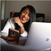 Diplômée d'un master scientifique, salariée dans les ressources humaines