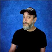 Me defino como un profesor comprometido con la educación, apasionado por enseñar a niños y de una forma dinámica y práctica