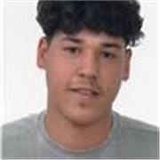 Soy un chico de 22 años que está terminando de estudiar y llevo 3 años dando clases particulares de matemáticas e inglés.