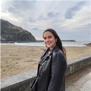 Profesora nativa apasionada por la enseñanza del idioma y la cultura españolas a todo el que lo necesite