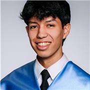 Maestro de Educación Infantil, con bachillerato en ciencias, apto para edades de Primaria.