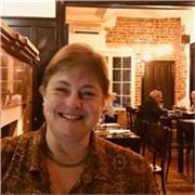 Profesora que desarrolla clases de Lengua Castellana y Literatura para adolecentes y estudiantes de nivel superior