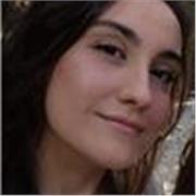 Graduada en Magisterio, con experiencia de 3 años dando clases particulares y de apoyo escolar.  