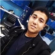 Mohamed-Tutor, der kinder Altersgruppen unterrichtet, arabische Sprache