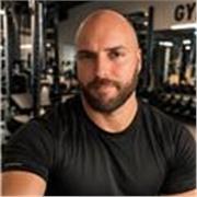 Entrenador Personal titulado especializado en salud, fuerza y rendimiento.