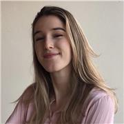 Graduada en Derecho y Relaciones Internacionales con un C2 de francés. He estudiado en el liceo francés y he vivido en Bélgica.