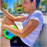 Chica resolutiva dispuesta a impartir clases de refuerzo a niños/as de primaria