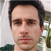 Sono Antonio, ho un Dottorato di ricerca in Fisica e insegno Matematica e Fisica