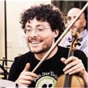 Laureato in due strumenti al Conservatorio, docente di strumento e musica con esperienza pluriennale