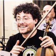 Laureato in due strumenti al Conservatorio, docente di strumento e musica con esperienza pluriennale