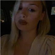 Ragazza impartisce lezioni di italiano per scuole elementari e medie