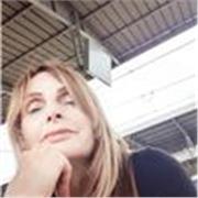 Insegnante di canto con esperienza trentennale impartisce lezioni canto in presenza on line Uno studio itinerante sui suoni e sui colori del canto attraverso la tecnica dell' impostazione naturale della voce