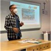 Profesor de inglés para primaria y secundaria, tengo un título en educación primaria é experiencia com secundaria.