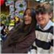 Estudiante de ingeniería con mucho conocimiento, a gente entre 10-16 años