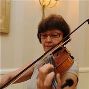 Compañía, apoyo y amistad emocional a través de la musicoterapia, charla y interpretación en vivo de violín, piano o viola