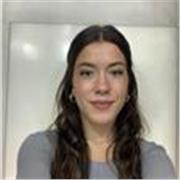 Estudiante titulada en Inglés C1 con experiencia en clases particulares. 