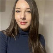 Insegnante di Italiano e Storia dell’Arte | Laureata con lode in Arti Visive | Passione per la didattica e la cultura umanistica