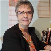 I am efficient, organised and love the English Language. My goal is to help professionals to communicate in English too.