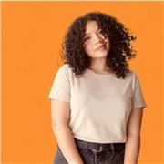 Docente con experiencia en enseñanza a niños, enfocada en generar experiencias de aprendizaje significativas y adaptadas a sus nec