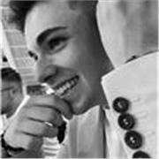 Ciao, mi chiamo Lorenzo e ho 23 anni. Offro ripetizioni di matematica e fisica.