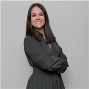 Apasionada, perfeccionista y curiosa; enseño a estudiantes y profesionales que buscan aprender, mejorar y explorar con entusiasmo