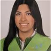 Estudiante responsable que ayuda con los deberes y preparaciones para los exámenes de Primaria
