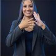 Professora de libras, filha de surdos com experiência em aulas presenciais e on-line