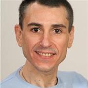 Laureato Magistrale in Lingue e Letterature Moderne impartisce lezioni a discenti adulti e di scuole medie e superiori