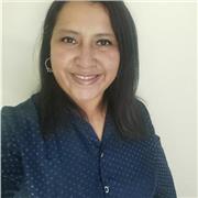 Soy ingeniera en comercio exterior , y tengo más de 10 años enseñando emprendimiento y gestión a jóvenes de mi país.